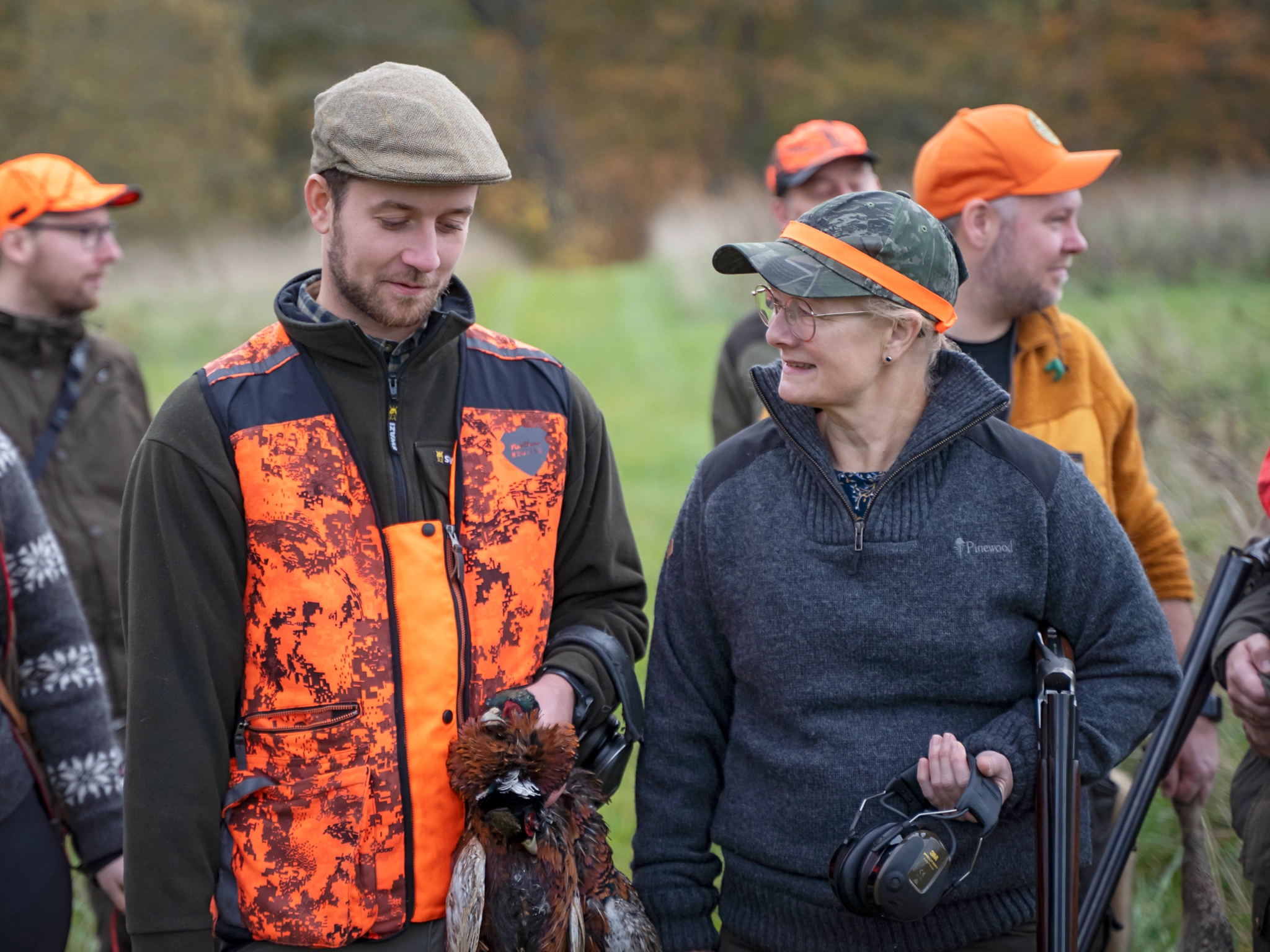 En flok glade jægere på jagt